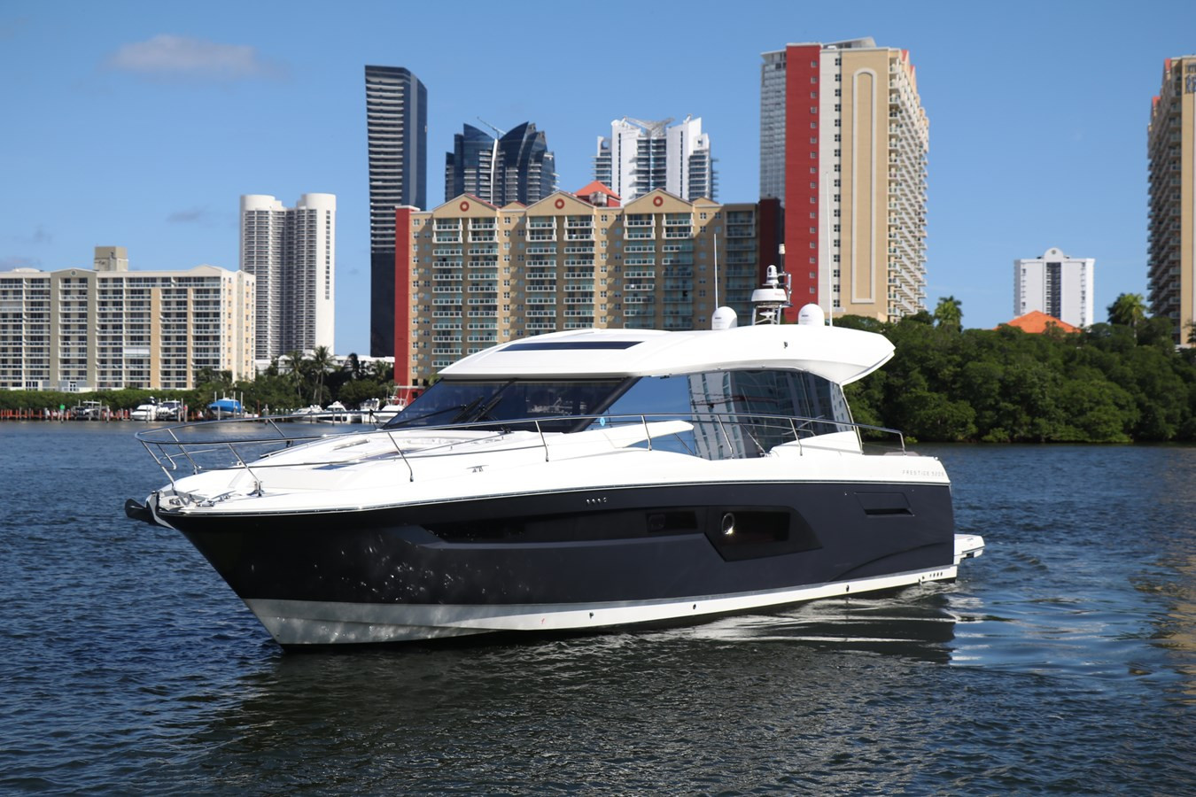https://arconyachts.ams3.digitaloceanspaces.com/132520/conversions/large_2829919-optimize.jpg