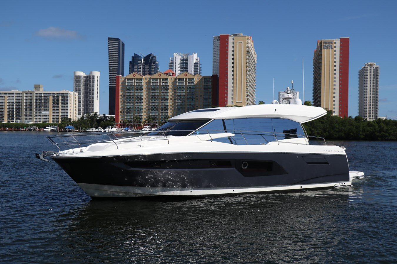 https://arconyachts.ams3.digitaloceanspaces.com/132529/conversions/large_2829922-optimize.jpg