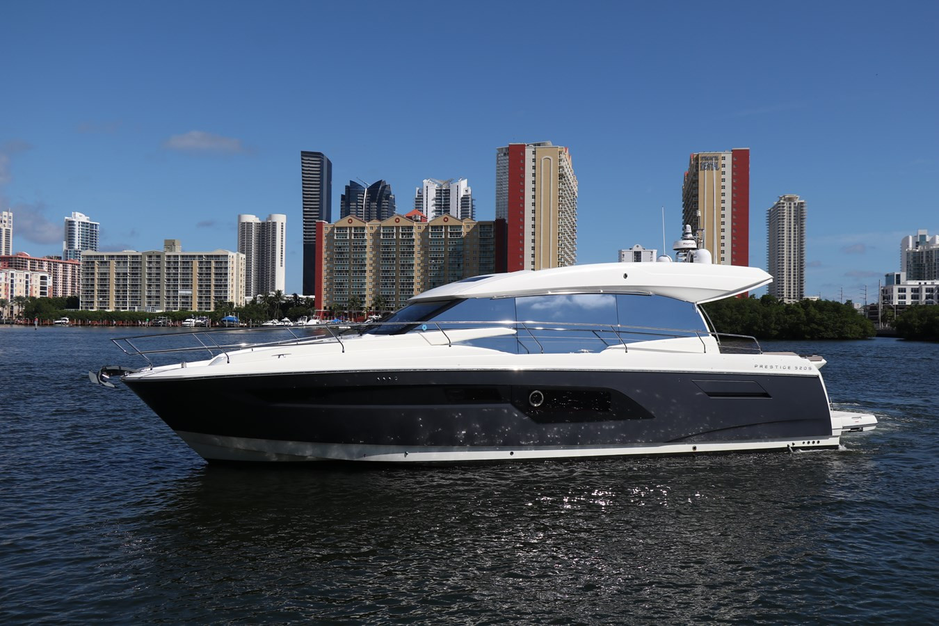 https://arconyachts.ams3.digitaloceanspaces.com/132532/conversions/large_2829923-optimize.jpg