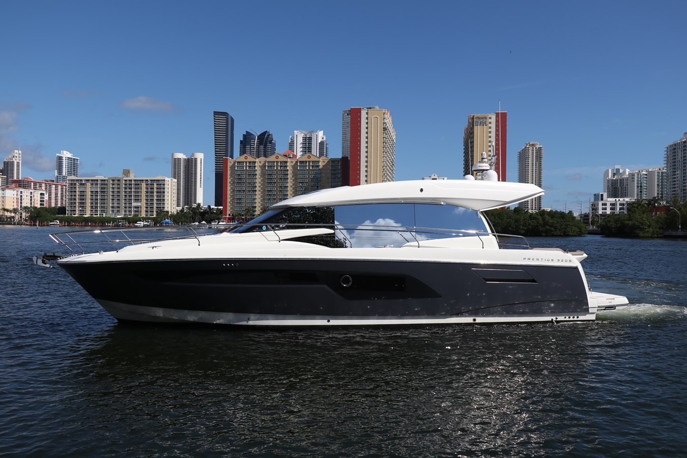 https://arconyachts.ams3.digitaloceanspaces.com/132535/conversions/large_2829924-optimize.jpg
