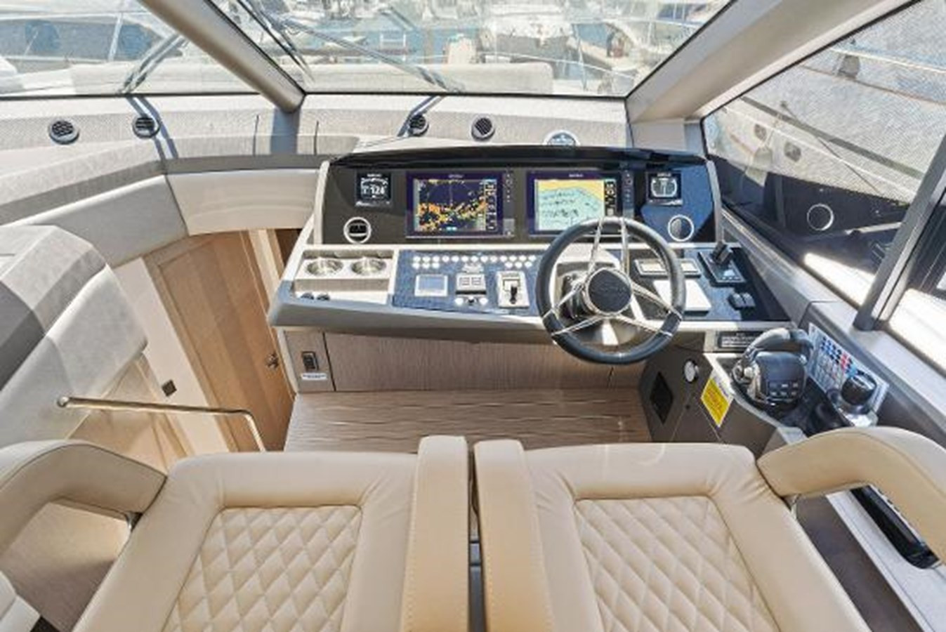 https://arconyachts.ams3.digitaloceanspaces.com/132560/conversions/large_2847889-optimize.jpg