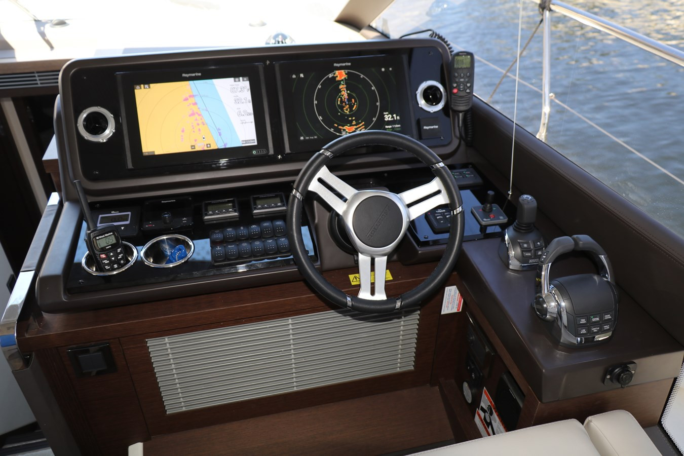 https://arconyachts.ams3.digitaloceanspaces.com/132628/conversions/large_2829956-optimize.jpg