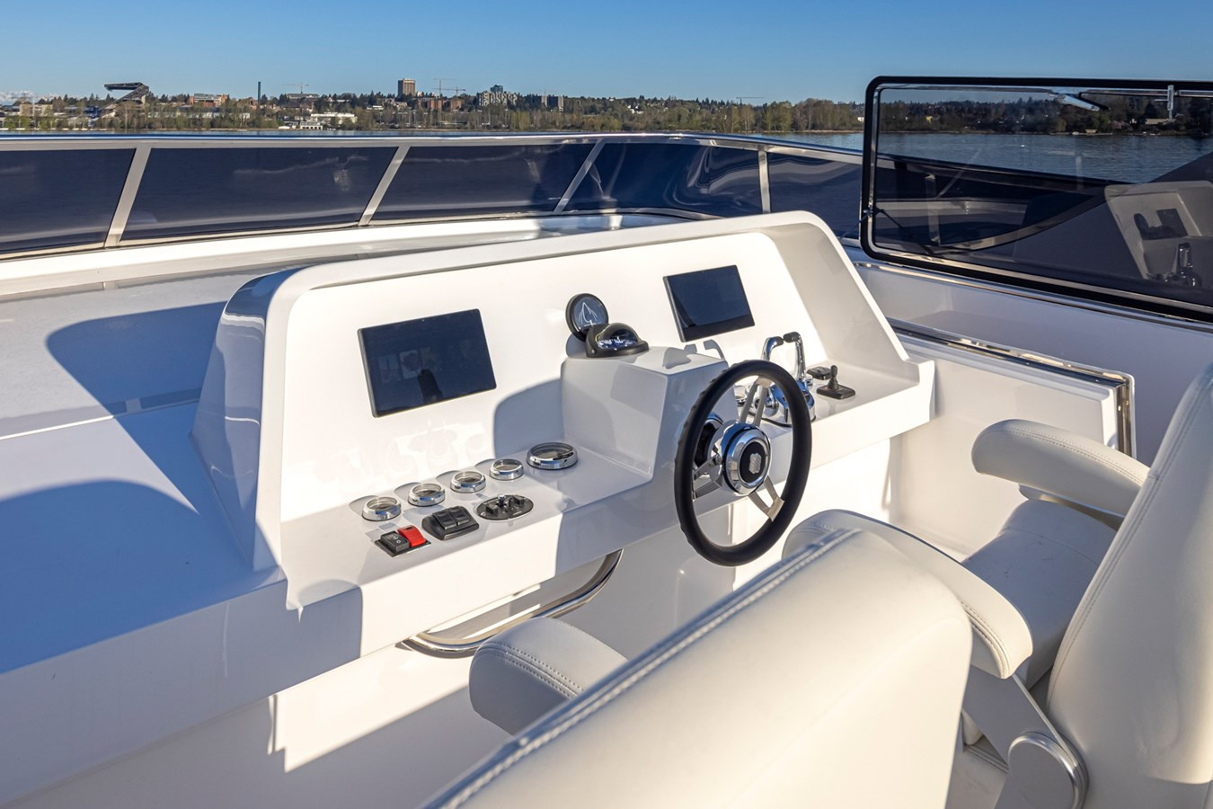 https://arconyachts.ams3.digitaloceanspaces.com/132640/conversions/large_4575764-optimize.jpg