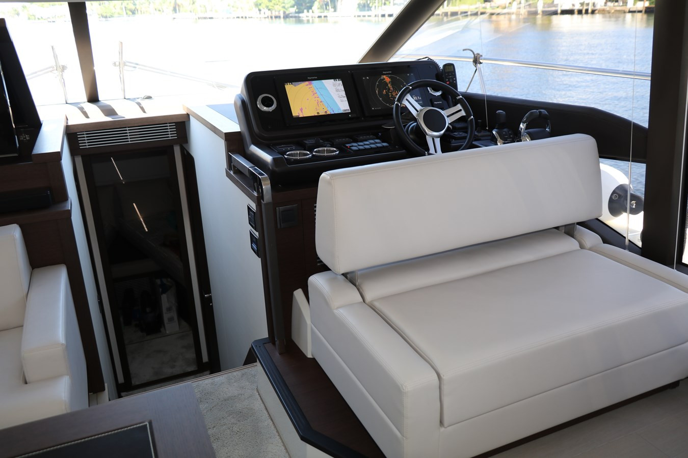 https://arconyachts.ams3.digitaloceanspaces.com/132644/conversions/large_2829962-optimize.jpg