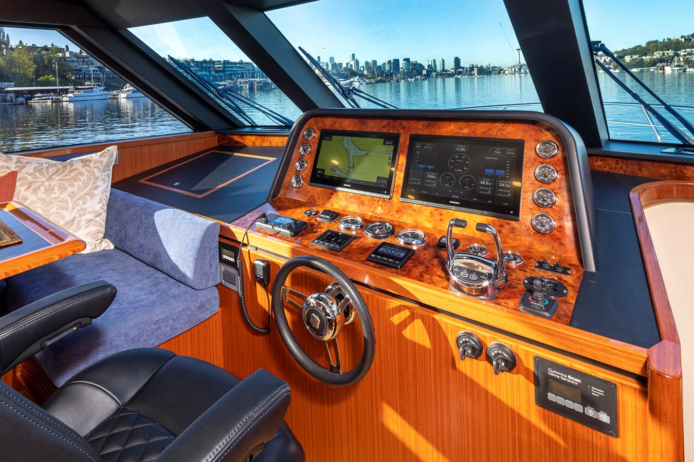 https://arconyachts.ams3.digitaloceanspaces.com/132671/conversions/large_4575774-optimize.jpg