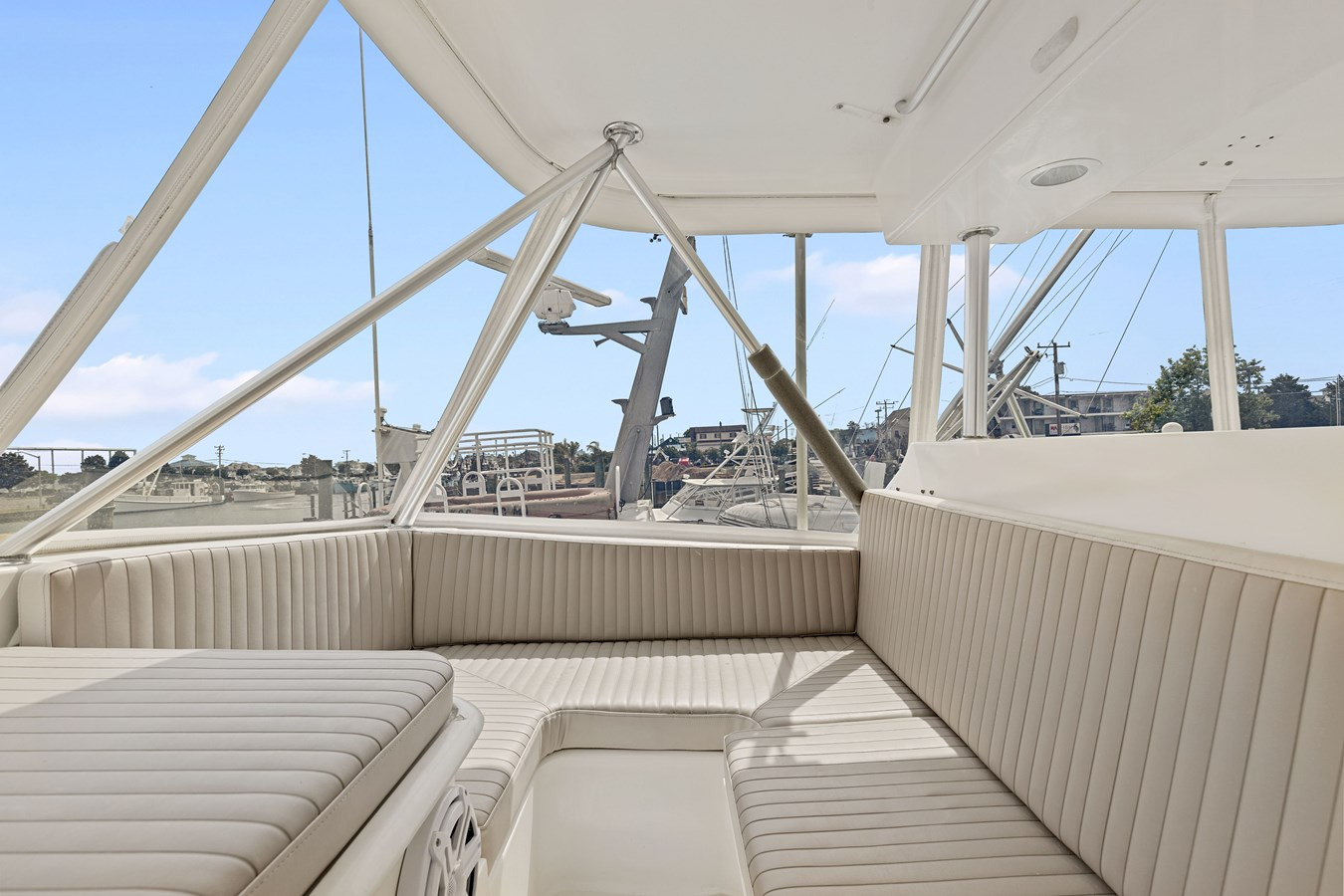 https://arconyachts.ams3.digitaloceanspaces.com/132698/conversions/large_3247830-optimize.jpg