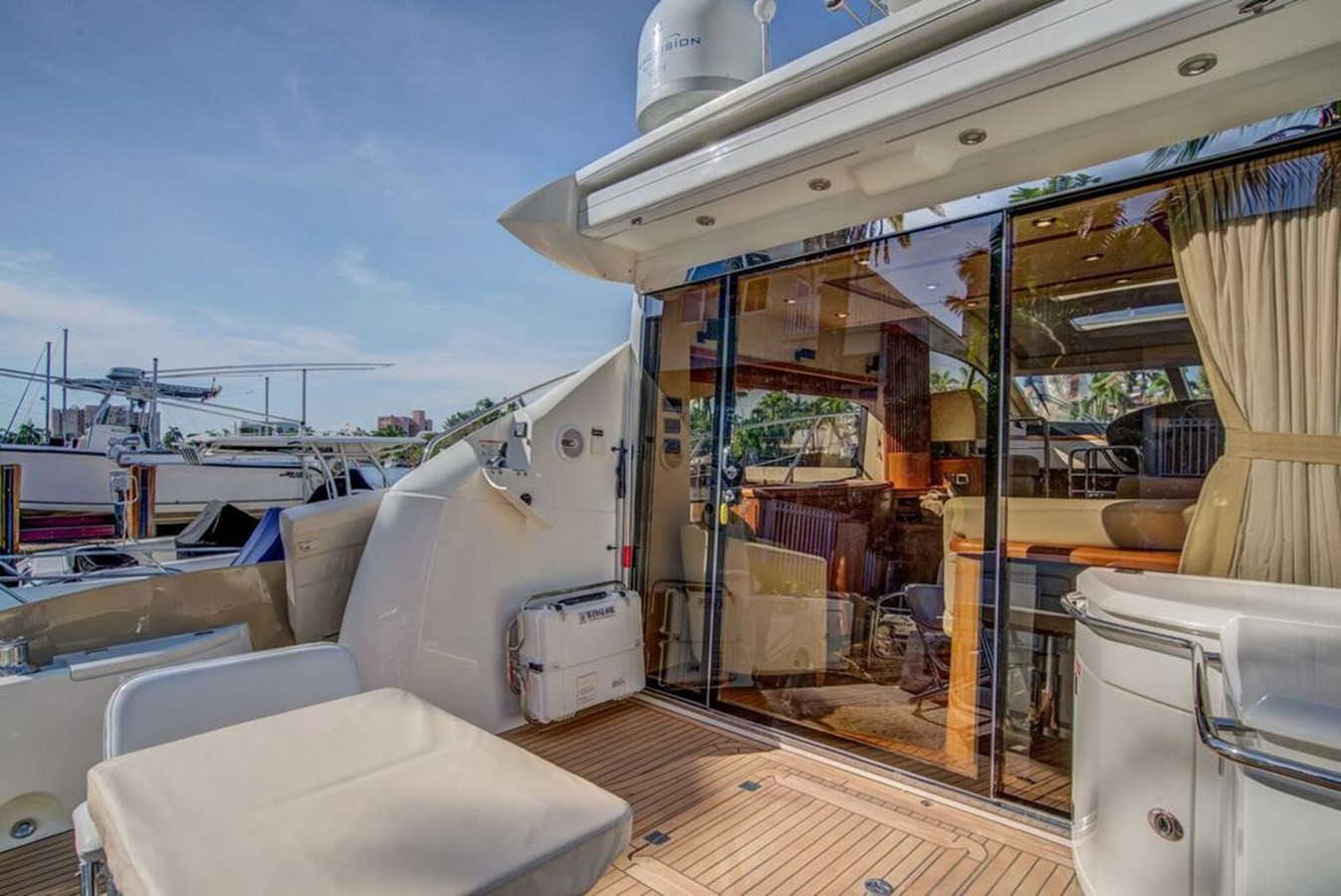 https://arconyachts.ams3.digitaloceanspaces.com/132711/conversions/large_3057597-optimize.jpg