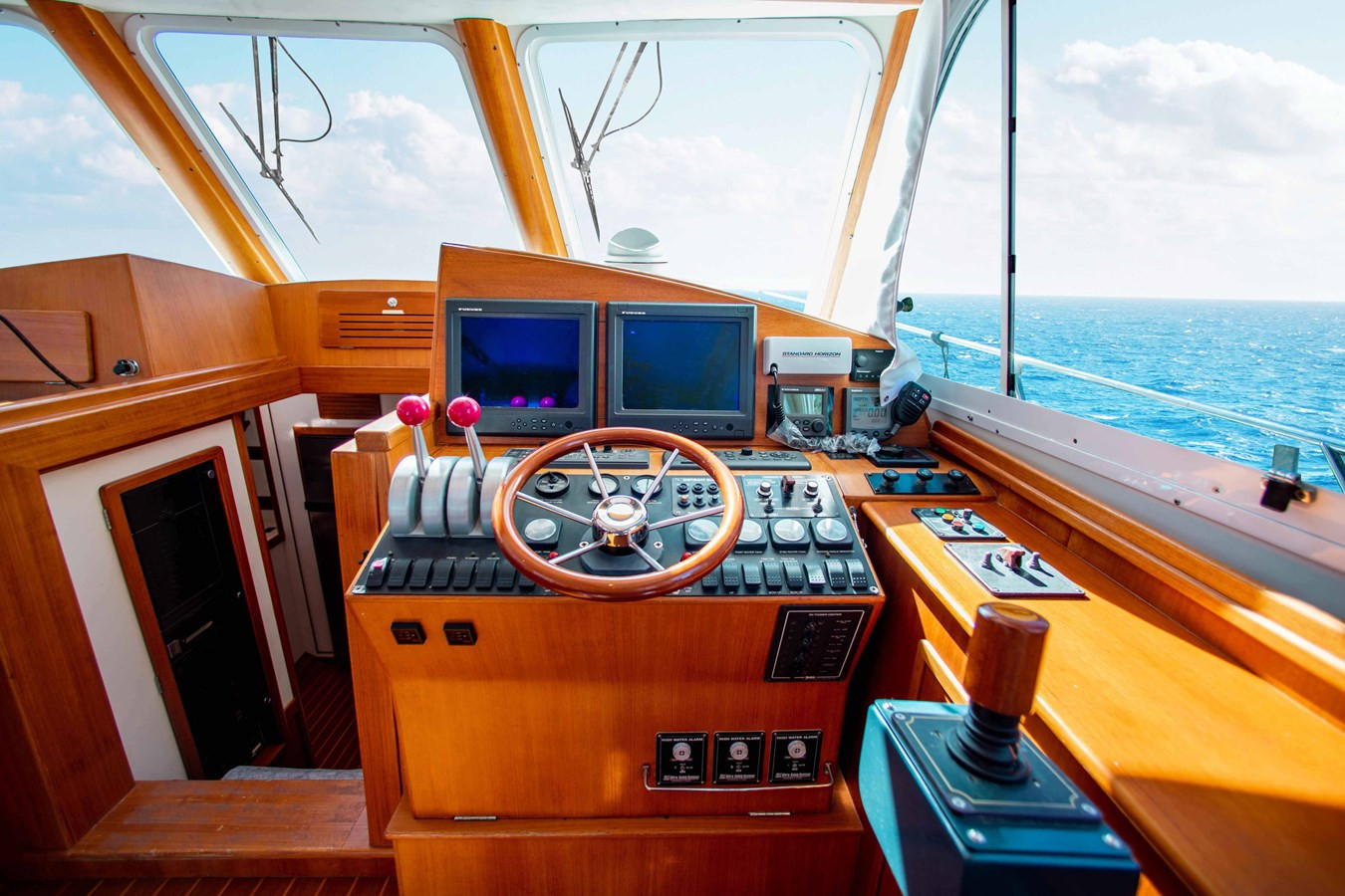 https://arconyachts.ams3.digitaloceanspaces.com/132802/conversions/large_3404285-optimize.jpg
