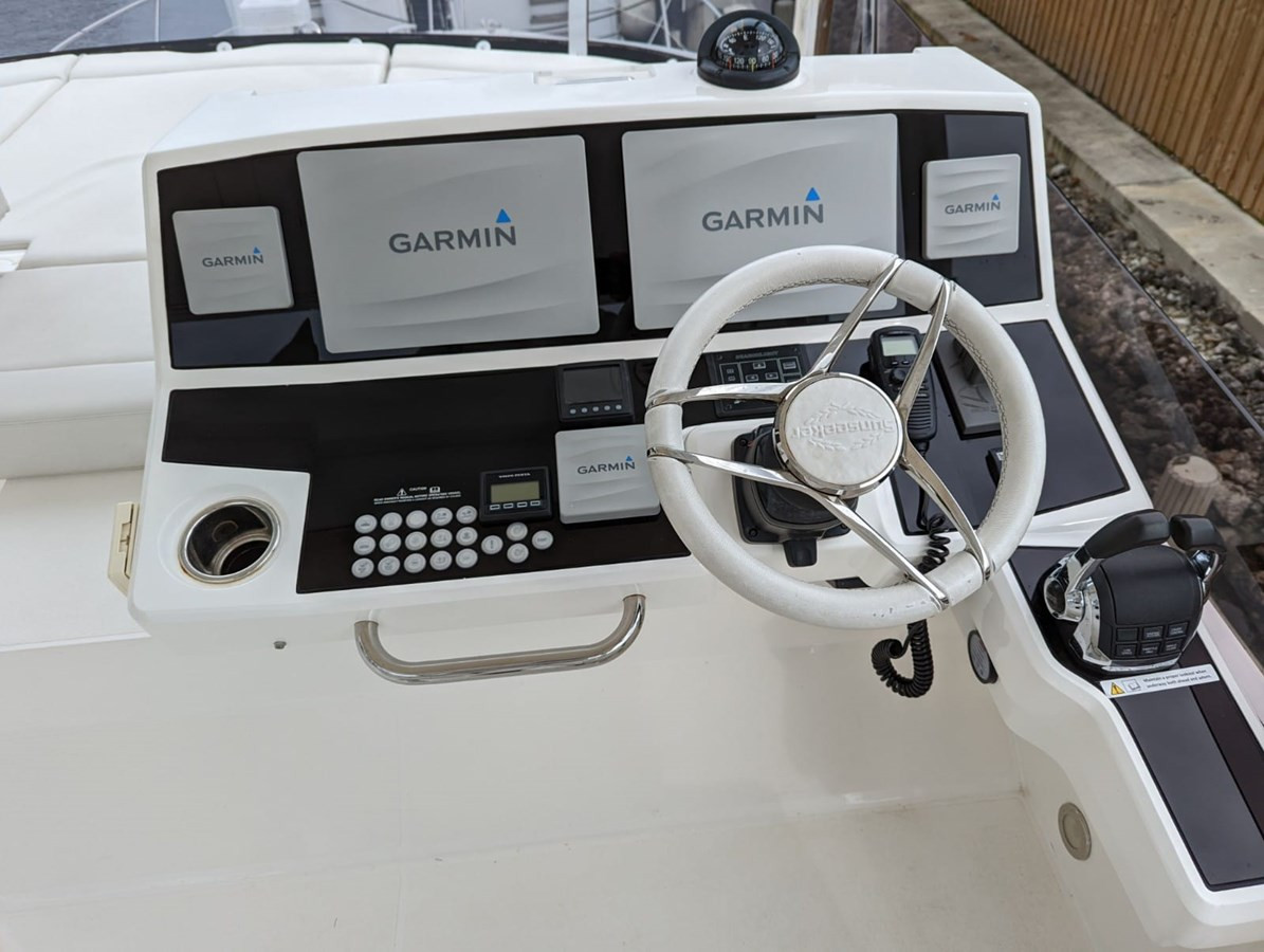 https://arconyachts.ams3.digitaloceanspaces.com/132844/conversions/large_3644991-optimize.jpg