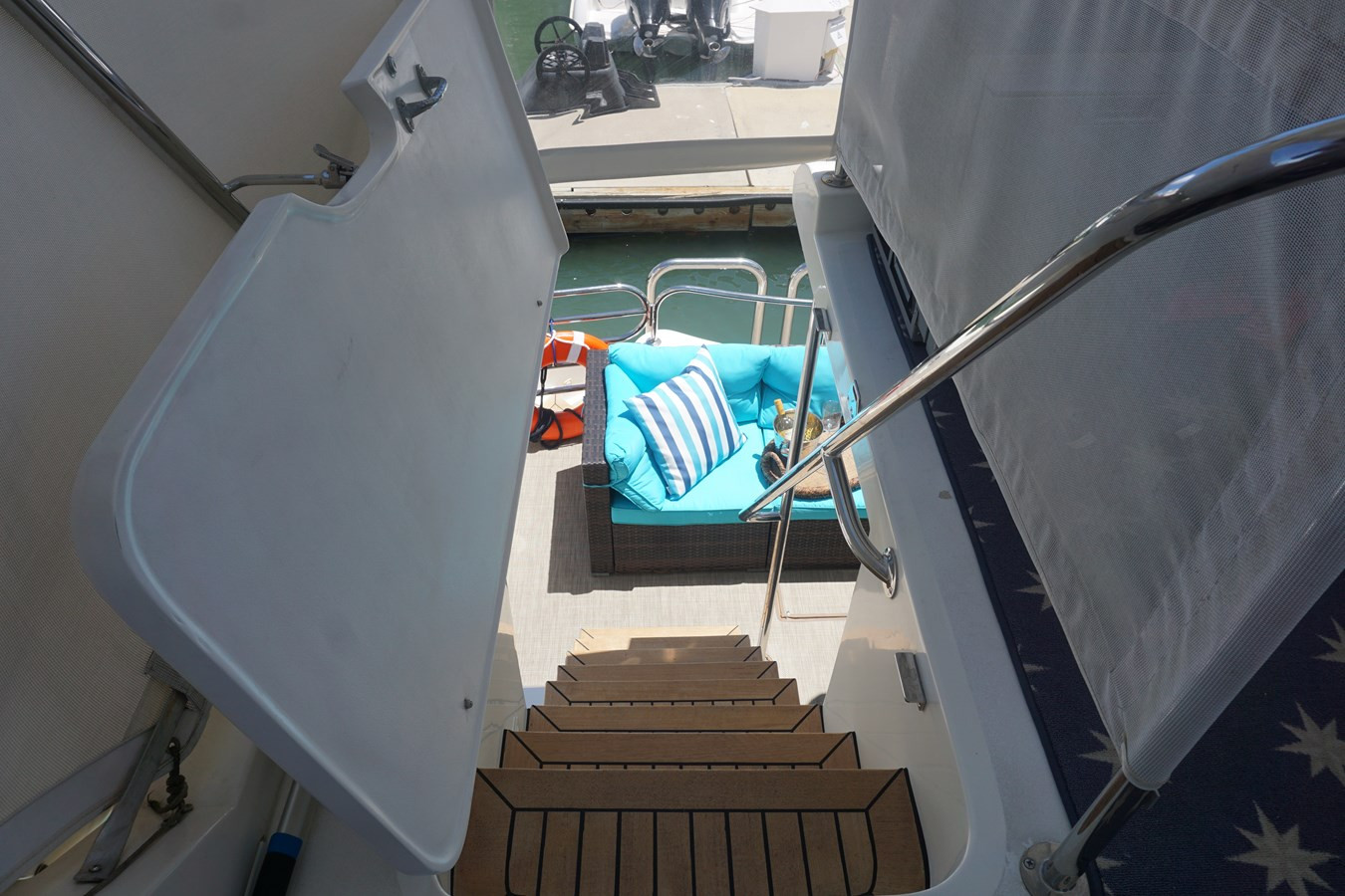 https://arconyachts.ams3.digitaloceanspaces.com/132863/conversions/large_3777789-optimize.jpg