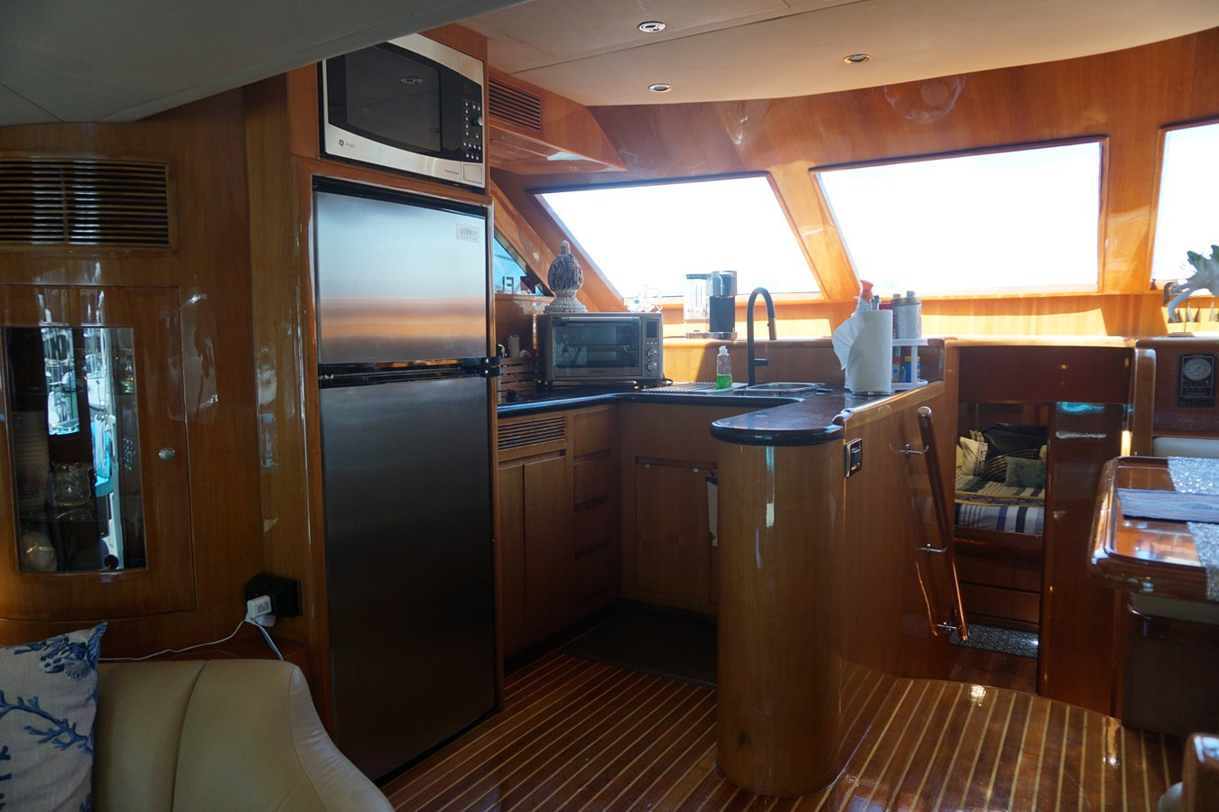 https://arconyachts.ams3.digitaloceanspaces.com/132893/conversions/large_3777799-optimize.jpg