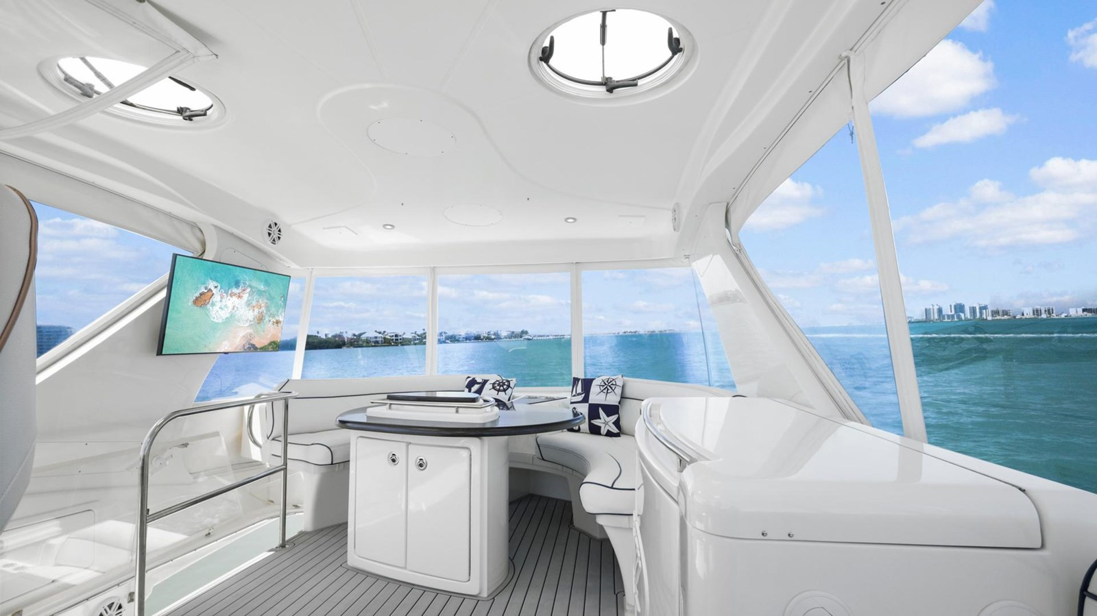 https://arconyachts.ams3.digitaloceanspaces.com/132916/conversions/large_3791730-optimize.jpg