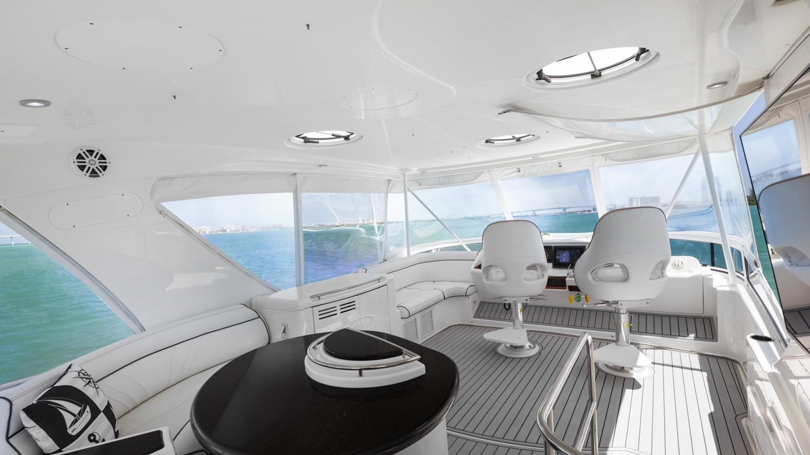 https://arconyachts.ams3.digitaloceanspaces.com/132922/conversions/large_3791732-optimize.jpg