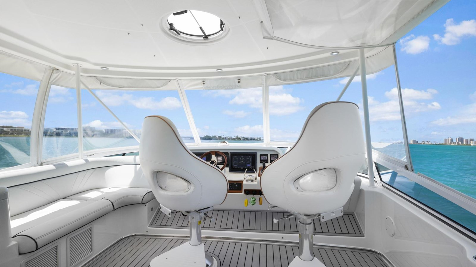 https://arconyachts.ams3.digitaloceanspaces.com/132925/conversions/large_3791733-optimize.jpg