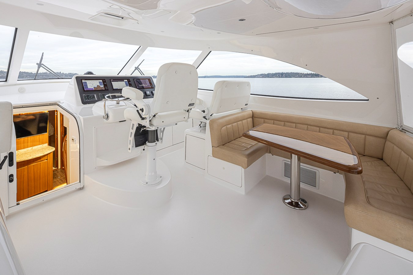 https://arconyachts.ams3.digitaloceanspaces.com/133084/conversions/large_4122863-optimize.jpg