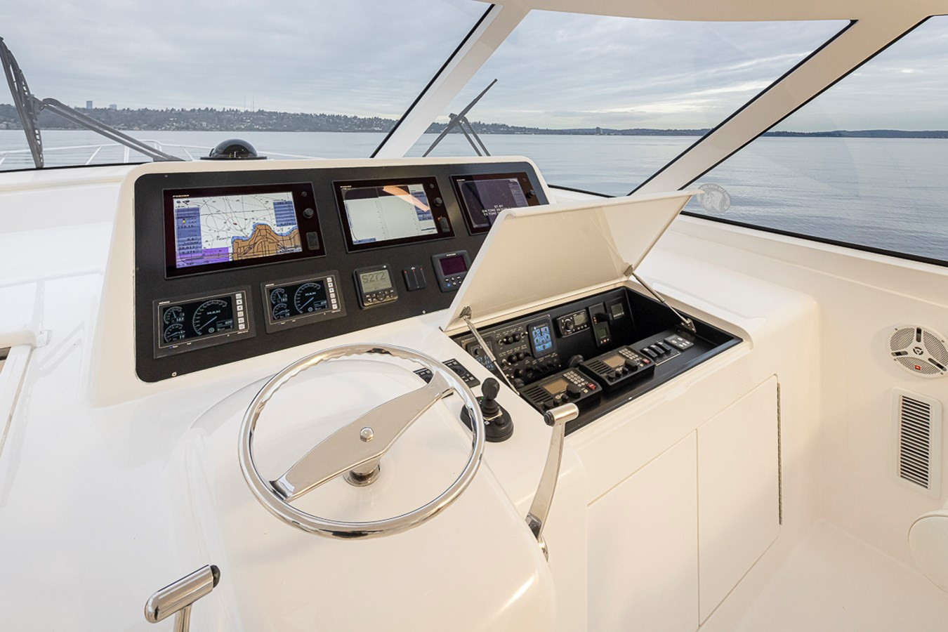 https://arconyachts.ams3.digitaloceanspaces.com/133097/conversions/large_4122868-optimize.jpg