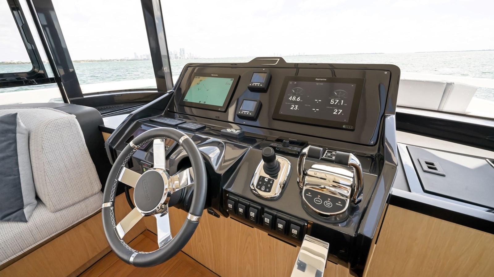https://arconyachts.ams3.digitaloceanspaces.com/133146/conversions/large_4185883-optimize.jpg