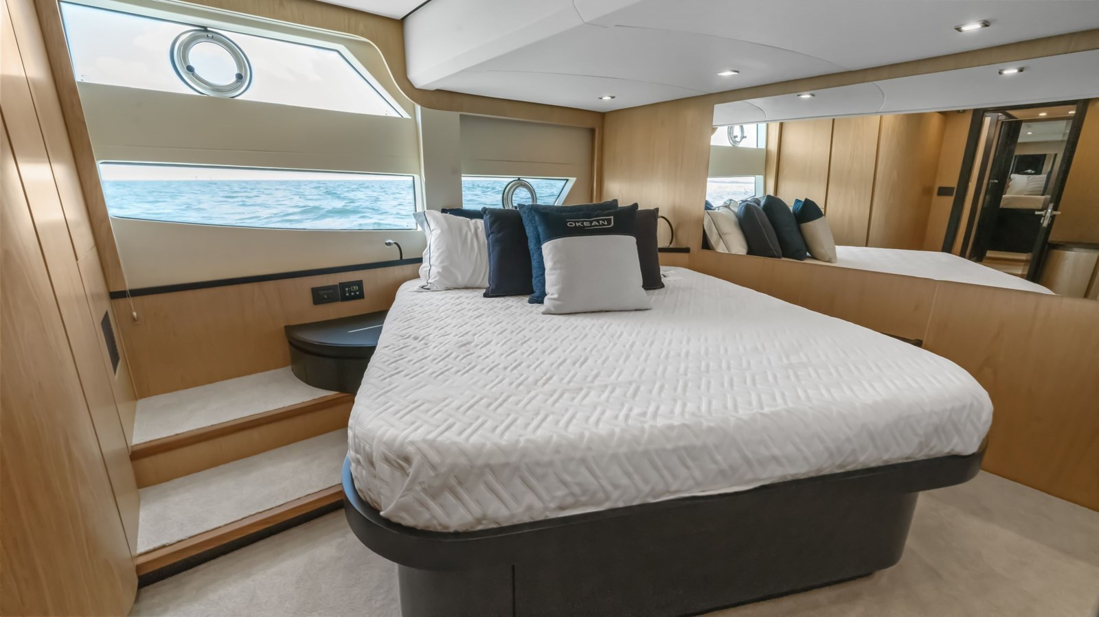 https://arconyachts.ams3.digitaloceanspaces.com/133175/conversions/large_4185894-optimize.jpg