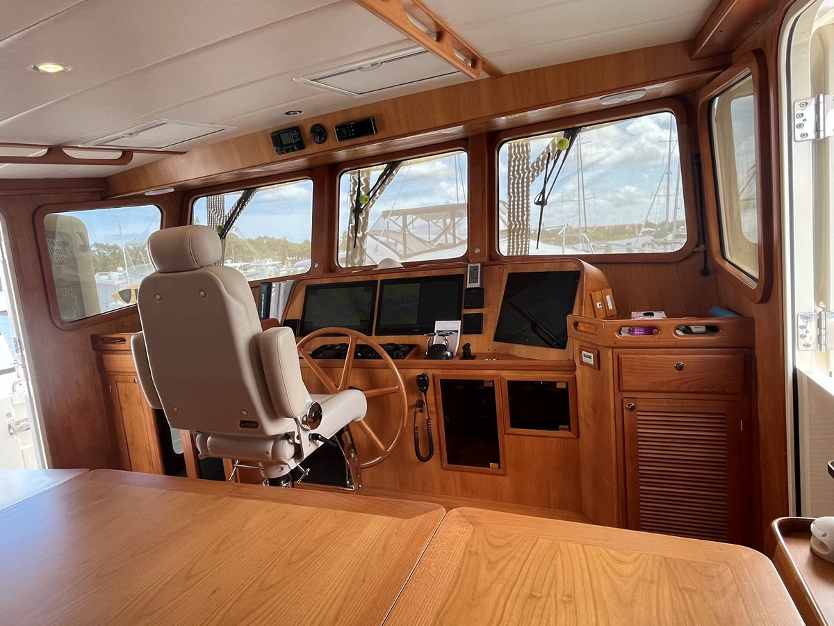 https://arconyachts.ams3.digitaloceanspaces.com/133224/conversions/large_4194115-optimize.jpg