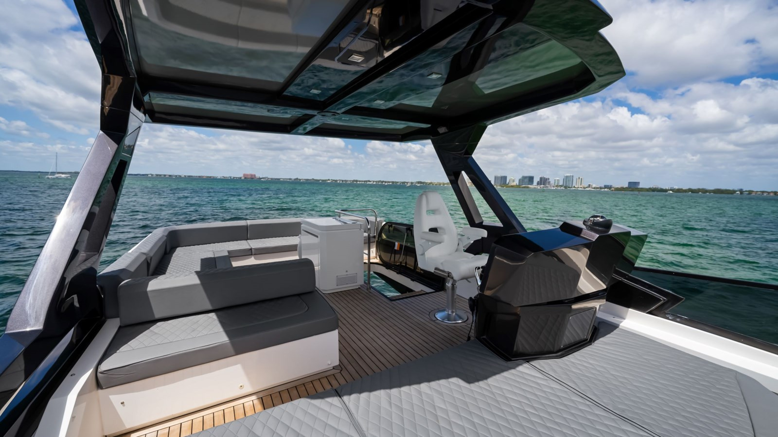 https://arconyachts.ams3.digitaloceanspaces.com/133254/conversions/large_4185924-optimize.jpg