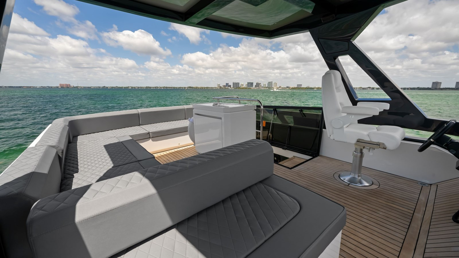 https://arconyachts.ams3.digitaloceanspaces.com/133266/conversions/large_4185928-optimize.jpg