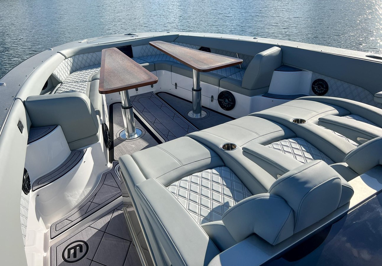 https://arconyachts.ams3.digitaloceanspaces.com/133394/conversions/large_4239707-optimize.jpg