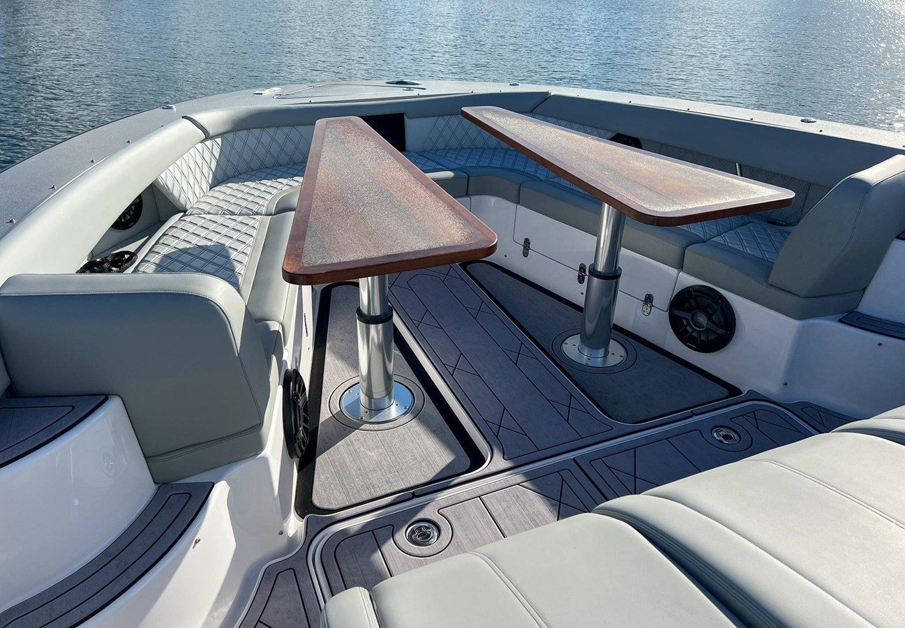 https://arconyachts.ams3.digitaloceanspaces.com/133397/conversions/large_4239708-optimize.jpg