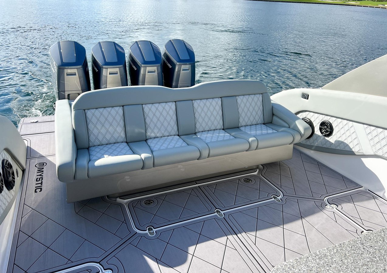 https://arconyachts.ams3.digitaloceanspaces.com/133420/conversions/large_4239716-optimize.jpg