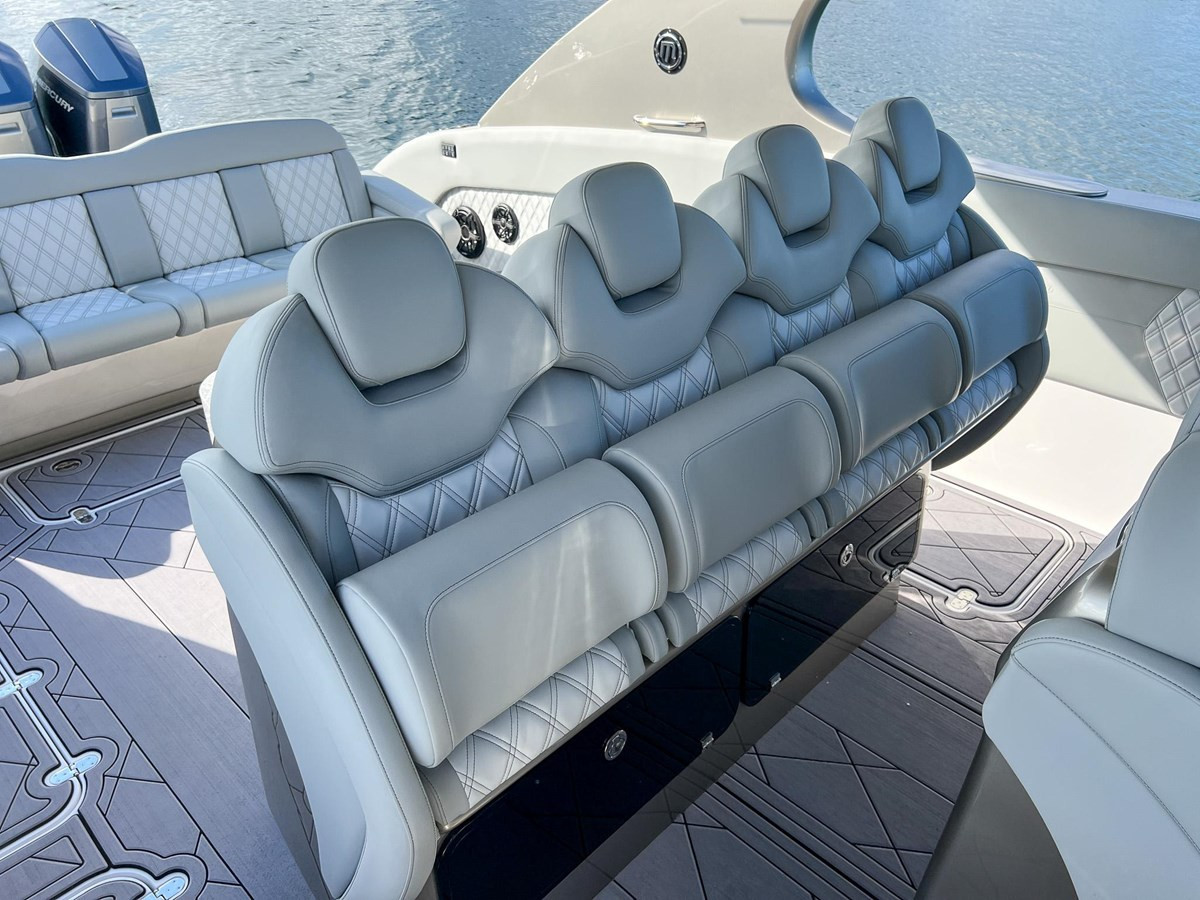 https://arconyachts.ams3.digitaloceanspaces.com/133423/conversions/large_4239717-optimize.jpg