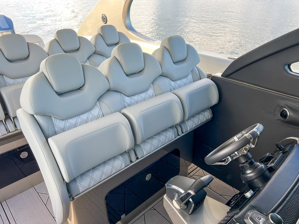 https://arconyachts.ams3.digitaloceanspaces.com/133432/conversions/large_4239720-optimize.jpg