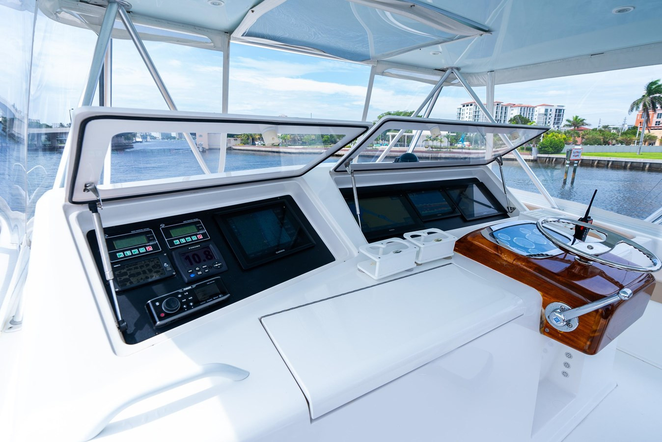 https://arconyachts.ams3.digitaloceanspaces.com/133470/conversions/large_4263923-optimize.jpg