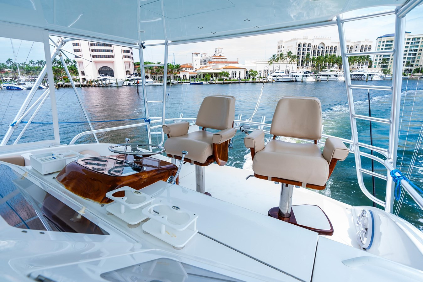 https://arconyachts.ams3.digitaloceanspaces.com/133475/conversions/large_4263925-optimize.jpg