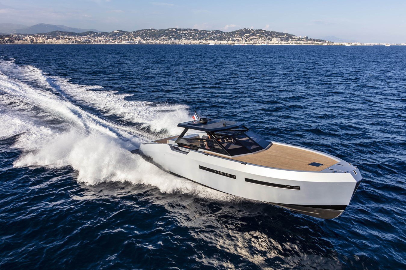 https://arconyachts.ams3.digitaloceanspaces.com/133479/conversions/large_4405574-optimize.jpg