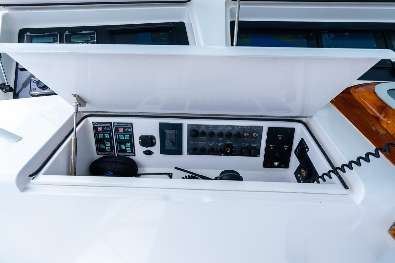 https://arconyachts.ams3.digitaloceanspaces.com/133489/conversions/large_4263930-optimize.jpg