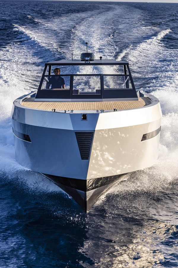 https://arconyachts.ams3.digitaloceanspaces.com/133491/conversions/large_4405578-optimize.jpg