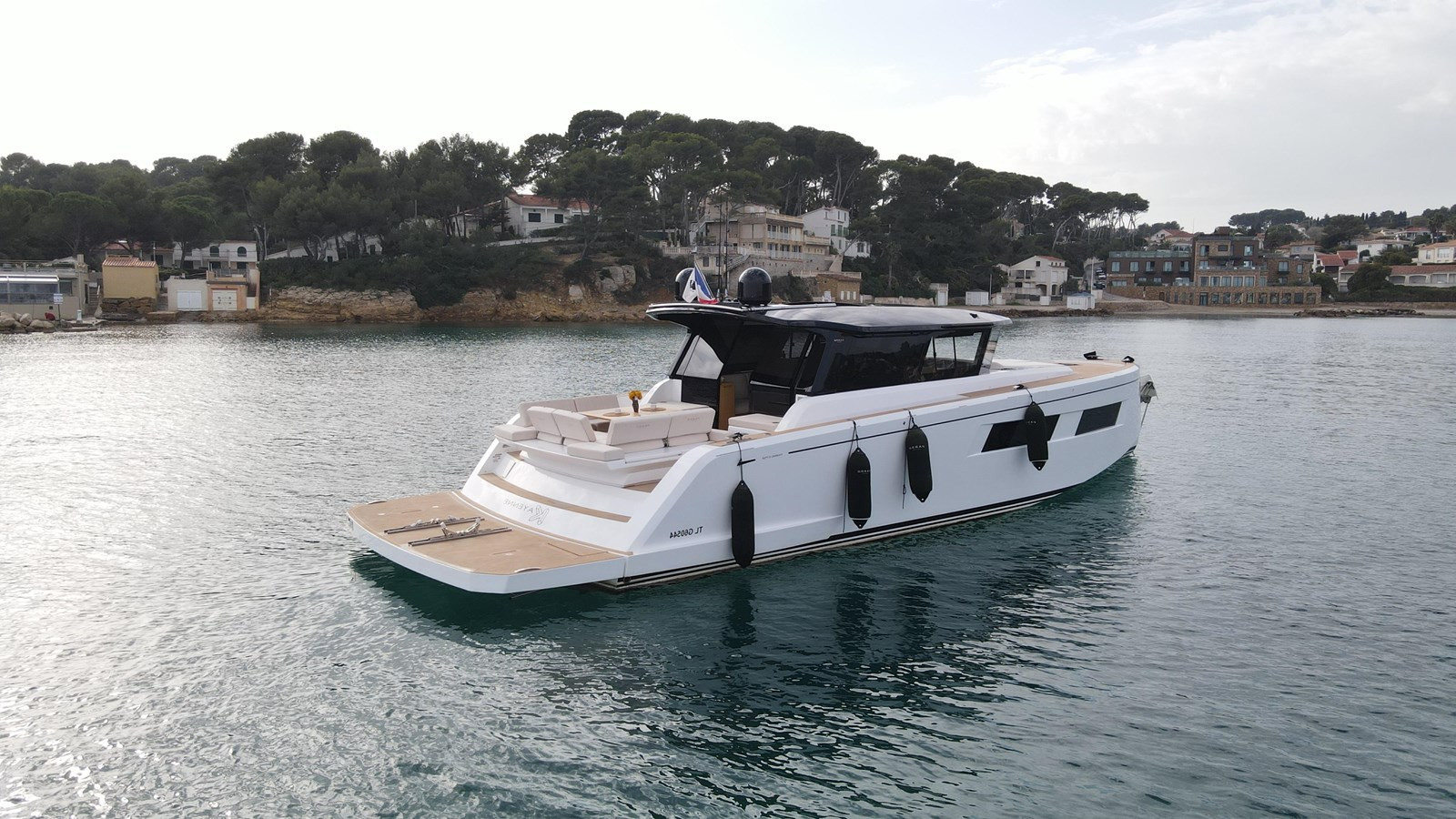 https://arconyachts.ams3.digitaloceanspaces.com/133532/conversions/large_4435755-optimize.jpg