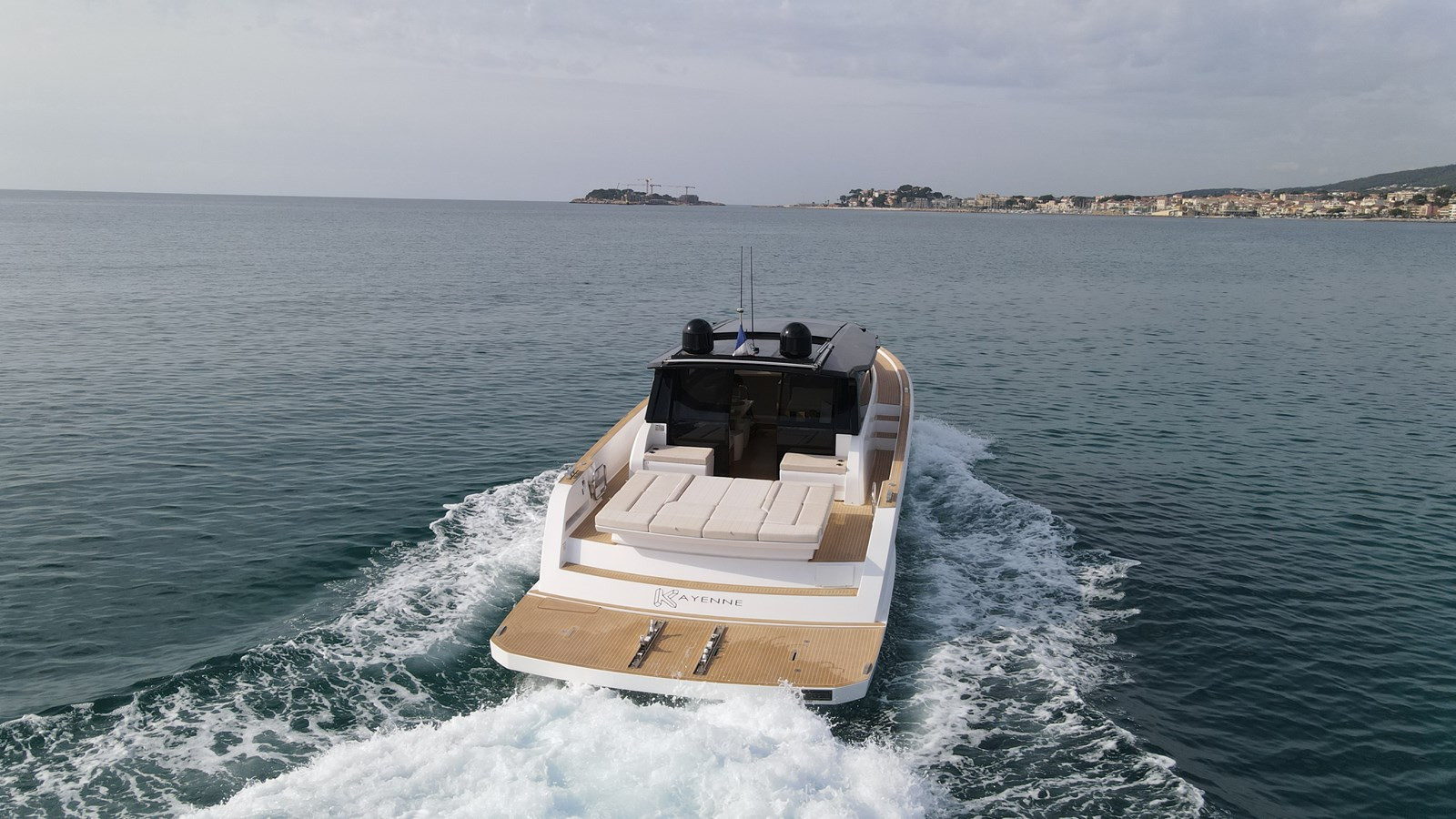 https://arconyachts.ams3.digitaloceanspaces.com/133535/conversions/large_4435727-optimize.jpg