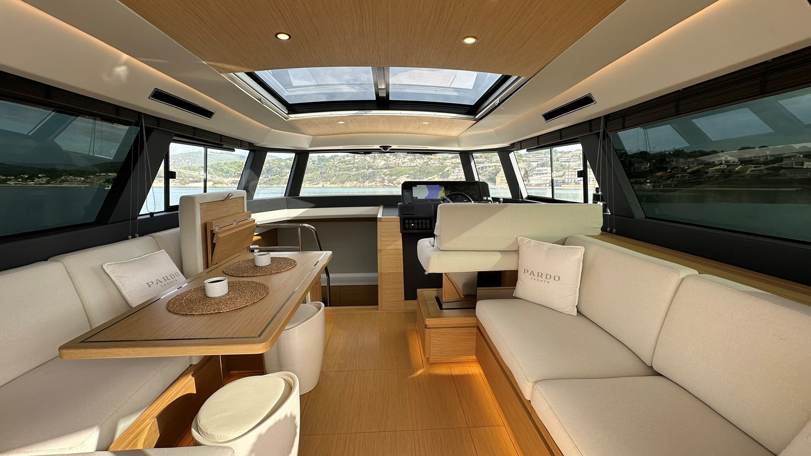 https://arconyachts.ams3.digitaloceanspaces.com/133538/conversions/large_4435729-optimize.jpg