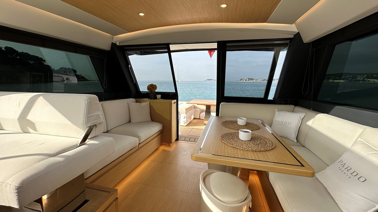 https://arconyachts.ams3.digitaloceanspaces.com/133550/conversions/large_4435731-optimize.jpg