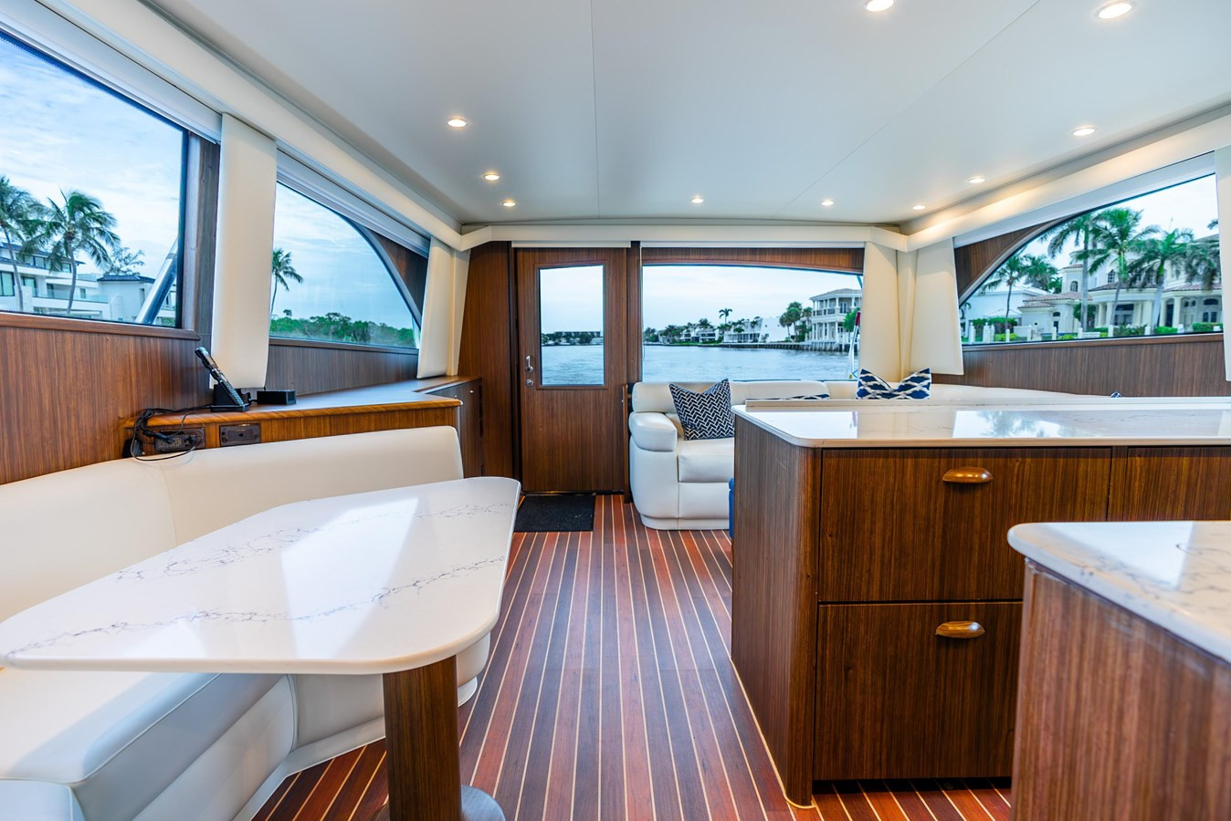 https://arconyachts.ams3.digitaloceanspaces.com/133556/conversions/large_4263953-optimize.jpg