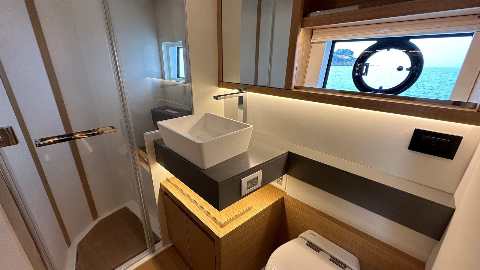 https://arconyachts.ams3.digitaloceanspaces.com/133575/conversions/large_4435737-optimize.jpg