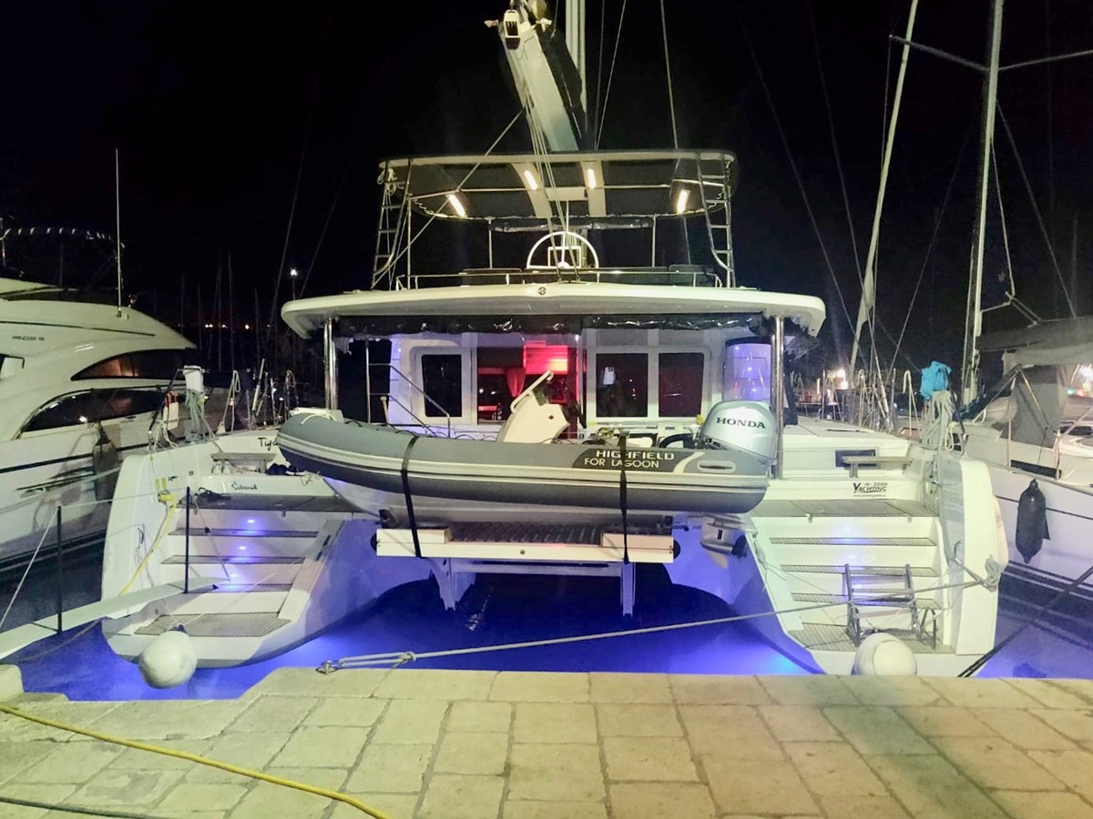 https://arconyachts.ams3.digitaloceanspaces.com/133588/conversions/large_4439285-optimize.jpg