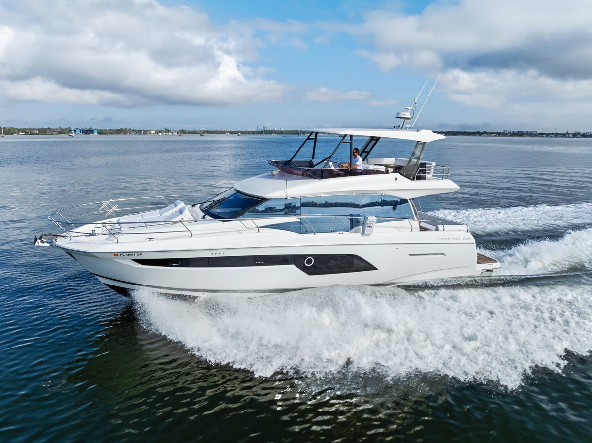 https://arconyachts.ams3.digitaloceanspaces.com/133631/conversions/large_4509466-optimize.jpg