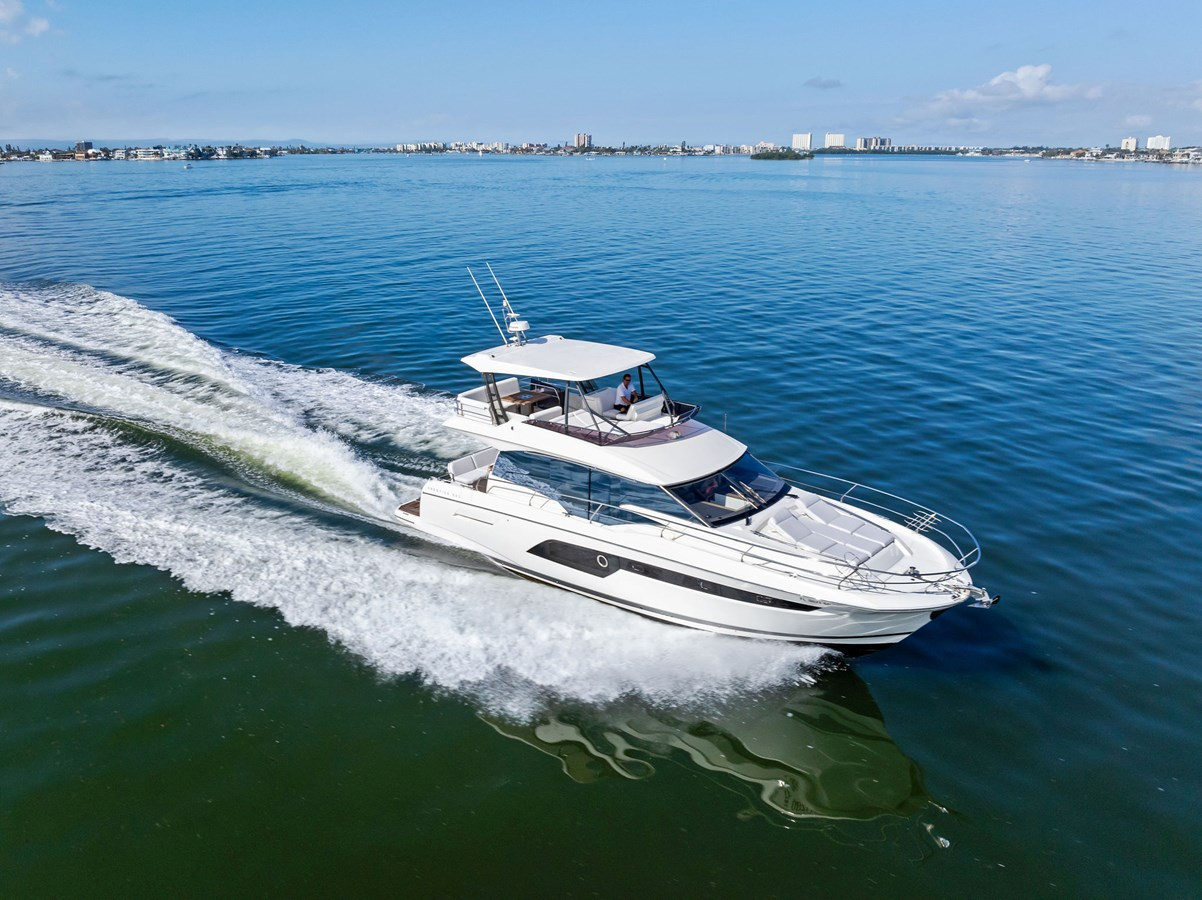 https://arconyachts.ams3.digitaloceanspaces.com/133675/conversions/large_4509480-optimize.jpg
