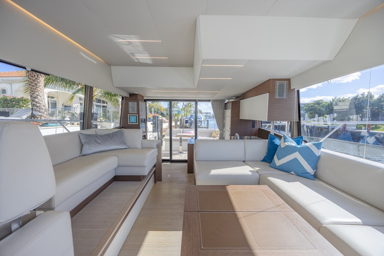 https://arconyachts.ams3.digitaloceanspaces.com/133732/conversions/large_4524619-optimize.jpg
