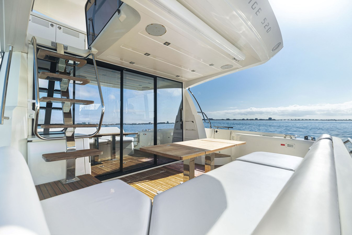 https://arconyachts.ams3.digitaloceanspaces.com/133774/conversions/large_4509514-optimize.jpg