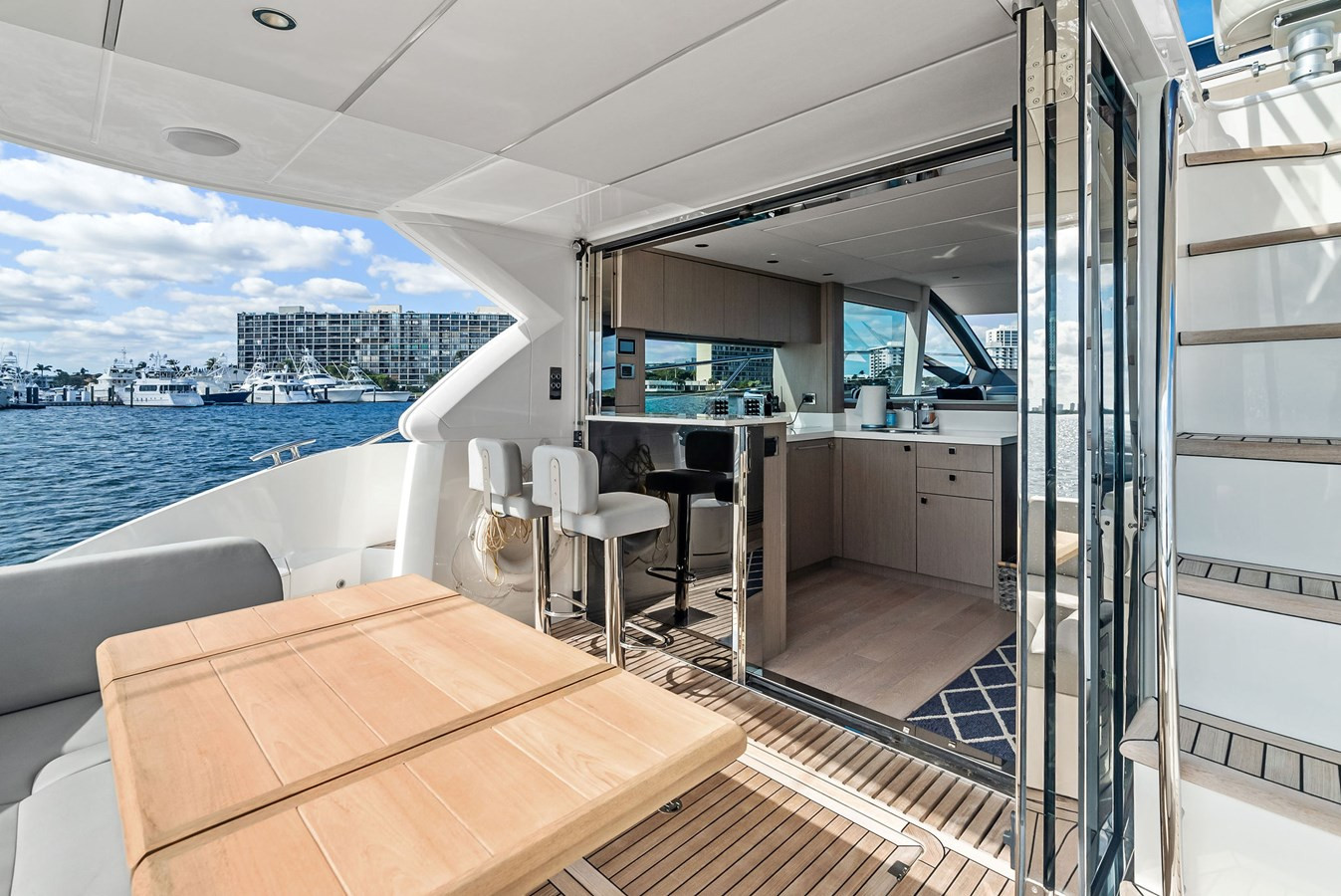 https://arconyachts.ams3.digitaloceanspaces.com/133796/conversions/large_4535656-optimize.jpg