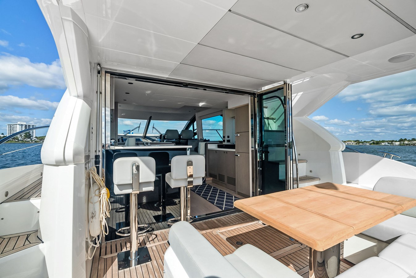 https://arconyachts.ams3.digitaloceanspaces.com/133799/conversions/large_4535657-optimize.jpg