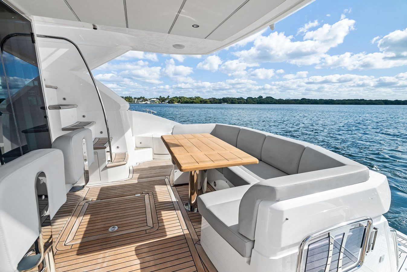 https://arconyachts.ams3.digitaloceanspaces.com/133809/conversions/large_4535661-optimize.jpg