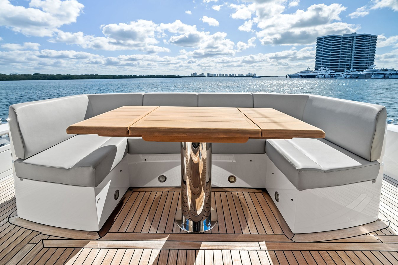 https://arconyachts.ams3.digitaloceanspaces.com/133812/conversions/large_4535662-optimize.jpg